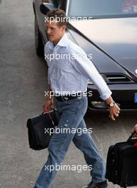 15.08.2002 Budapest, Ungarn, F1 in Budapest, Donnerstag, Ankunft der Fahrer im Paddock Bereich, hier Michael Schumacher (Ferrari), Formel 1 Grand Prix (GP) von Ungarn 2002 (Ungary, Budapest) c xpb.cc - weitere Bilder auf der Datenbank unter www.xpb.cc - Email: info@xpb.cc