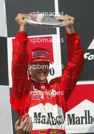 18.08.2002 Budapest, Ungarn, F1 in Budapest, Podium am Sonntag, Michael Schumacher (2ter), Formel 1 Grand Prix (GP) von Ungarn 2002 (Hungary, Budapest) c xpb.cc - weitere Bilder auf der Datenbank unter www.xpb.cc - Email: info@xpb.cc