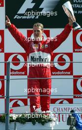 15.09.2002 Monza, Italien, F1 in Monza, Sonntag, Podium GP von Italien, Michael Schumacher (Ferrari) - Autodromo Nazionale Monza, Formel 1 Grand Prix (GP) von Italien 2002 (Italy). c xpb.cc - weitere Bilder auf der Datenbank unter www.xpb.cc - Email: info@xpb.cc