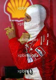 13.09.2002 Monza, Italien, F1 in Monza, Training am Freitag, Michael Schumacher (Ferrari) in der Box - Autodromo Nazionale Monza, Formel 1 Grand Prix (GP) von Italien 2002 (Italy). c xpb.cc - weitere Bilder auf der Datenbank unter www.xpb.cc - Email: info@xpb.cc