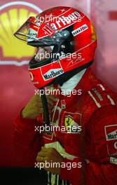 13.09.2002 Monza, Italien, F1 in Monza, Training am Freitag, Michael Schumacher (Ferrari) in der Box - Autodromo Nazionale Monza, Formel 1 Grand Prix (GP) von Italien 2002 (Italy). c xpb.cc - weitere Bilder auf der Datenbank unter www.xpb.cc - Email: info@xpb.cc