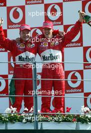 15.09.2002 Monza, Italien, F1 in Monza, Sonntag, Podium GP von Italien, Rubens Barrichello, Michael Schumacher - Autodromo Nazionale Monza, Formel 1 Grand Prix (GP) von Italien 2002 (Italy). c xpb.cc - weitere Bilder auf der Datenbank unter www.xpb.cc - Email: info@xpb.cc