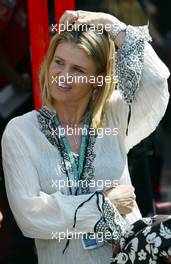 15.09.2002 Monza, Italien, F1 in Monza, Sonntag, Corinna Schumacher (Frau von Michael Schumacher) im Paddock Bereich - Girls, Autodromo Nazionale Monza, Formel 1 Grand Prix (GP) von Italien 2002 (Italy). c xpb.cc - weitere Bilder auf der Datenbank unter www.xpb.cc - Email: info@xpb.cc