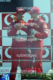 15.09.2002 Monza, Italien, F1 in Monza, Sonntag, Podium GP von Italien, Rubens Barrichello, Michael Schumacher - Autodromo Nazionale Monza, Formel 1 Grand Prix (GP) von Italien 2002 (Italy). c xpb.cc - weitere Bilder auf der Datenbank unter www.xpb.cc - Email: info@xpb.cc