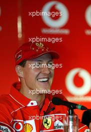 12.09.2002 Monza, Italien, F1 in Monza, Donnerstag, Vodafone Pressekonferenz im St. Georges Premier Restaurant, Parco di Monza, hier mit: Michael Schumacher - Autodromo Nazionale Monza, Formel 1 Grand Prix (GP) von Italien 2002 (Italy). c xpb.cc - weitere Bilder auf der Datenbank unter www.xpb.cc - Email: info@xpb.cc