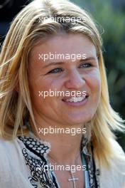 15.09.2002 Monza, Italien, F1 in Monza, Sonntag, Corinna Schumacher (Frau von Michael Schumacher) im Paddock Bereich - Girls, Autodromo Nazionale Monza, Formel 1 Grand Prix (GP) von Italien 2002 (Italy). c xpb.cc - weitere Bilder auf der Datenbank unter www.xpb.cc - Email: info@xpb.cc