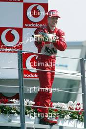 15.09.2002 Monza, Italien, F1 in Monza, Sonntag, Podium GP von Italien, Michael Schumacher (Ferrari) - Autodromo Nazionale Monza, Formel 1 Grand Prix (GP) von Italien 2002 (Italy). c xpb.cc - weitere Bilder auf der Datenbank unter www.xpb.cc - Email: info@xpb.cc