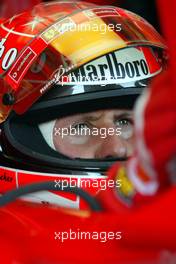 11.10.2002 Suzuka, Japan, F1 in Japan, Freitag, Training, Michael Schumacher (Ferrari) in der Box, Suzuka Circuitland, 2002 F1 Japanese Grand Prix - (Japan, Formel 1, GP). c xpb.cc - weitere Bilder auf der Datenbank unter www.xpb.cc - Email: info@xpb.cc