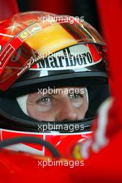 11.10.2002 Suzuka, Japan, F1 in Japan, Freitag, Training, Michael Schumacher (Ferrari) in der Box, Suzuka Circuitland, 2002 F1 Japanese Grand Prix - (Japan, Formel 1, GP). c xpb.cc - weitere Bilder auf der Datenbank unter www.xpb.cc - Email: info@xpb.cc