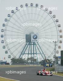 12.10.2002 Suzuka, Japan, F1 in Japan, Samstag, Michael Schumacher (Ferrari, F2002, Nr. 01) auf der Strecke, Suzuka Circuitland, 2002 F1 Japanese Grand Prix - (Japan, Formel 1, GP). c xpb.cc - weitere Bilder auf der Datenbank unter www.xpb.cc - Email: info@xpb.cc