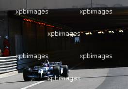 25.05.2002 Monte Carlo, Monaco, F1 in Monaco, Samstag, Training, Juan Pablo Montoya (BMW WilliamsF1) auf der Strecke, Formel 1 Grand Prix (GP) von Monaco 2002 in Monte Carlo, Monaco c xpb.cc Email: info@xpb.cc, weitere Bilder auf der Datenbank: www.xpb.cc