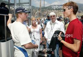 26.05.2002 Monte Carlo, Monaco, F1 in Monaco, Sonntag, Ralf Schumacher, DJ Ötzi und Sven Hannawald im Paddock Bereich vor dem Rennen, Formel 1 Grand Prix (GP) von Monaco 2002 in Monte Carlo, Monaco c xpb.cc Email: info@xpb.cc, weitere Bilder auf der Datenbank: www.xpb.cc