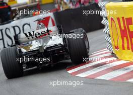 23.05.2002 Monte Carlo, Monaco, F1 in Monaco, Donnerstag, Training, David Coulthard (McLaren Mercedes) auf der Strecke, Formel 1 Grand Prix (GP) von Monaco 2002 in Monte Carlo, Monaco c xpb.cc Email: info@xpb.cc, weitere Bilder auf der Datenbank: www.xpb.cc