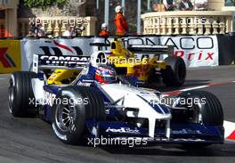 25.05.2002 Monte Carlo, Monaco, F1 in Monaco, Samstag, Training, Juan Pablo Montoya (BMW WilliamsF1) auf der Strecke - dahinter Takuma Sato, Formel 1 Grand Prix (GP) von Monaco 2002 in Monte Carlo, Monaco c xpb.cc Email: info@xpb.cc, weitere Bilder auf der Datenbank: www.xpb.cc