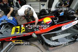 23.05.2002 Monte Carlo, Monaco, F1 in Monaco, Donnerstag, Training, Mark Webber (Minardi) in der Box, Formel 1 Grand Prix (GP) von Monaco 2002 in Monte Carlo, Monaco c xpb.cc Email: info@xpb.cc, weitere Bilder auf der Datenbank: www.xpb.cc