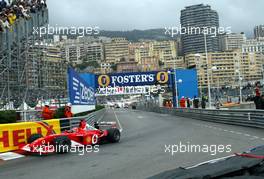 23.05.2002 Monte Carlo, Monaco, F1 in Monaco, Donnerstag, Training, Michael Schumacher (Ferrari) auf der Strecke - Schwimmbadschikane, Formel 1 Grand Prix (GP) von Monaco 2002 in Monte Carlo, Monaco c xpb.cc Email: info@xpb.cc, weitere Bilder auf der Datenbank: www.xpb.cc