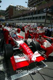 26.05.2002 Monte Carlo, Monaco, F1 in Monaco, Sonntag, Rennen, GRID, Mika Salo (Toyota) auf der Strecke, Formel 1 Grand Prix (GP) von Monaco 2002 in Monte Carlo, Monaco c xpb.cc Email: info@xpb.cc, weitere Bilder auf der Datenbank: www.xpb.cc