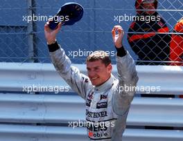 26.05.2002 Monte Carlo, Monaco, F1 in Monaco, Sonntag, Podium / Park Ferme, David Coulthard 1ter im Park Ferme, Formel 1 Grand Prix (GP) von Monaco 2002 in Monte Carlo, Monaco c xpb.cc Email: info@xpb.cc, weitere Bilder auf der Datenbank: www.xpb.cc