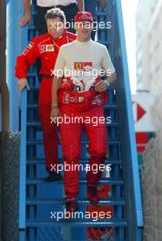 26.05.2002 Monte Carlo, Monaco, F1 in Monaco, Sonntag, WarmUp, Michael Schumacher (Ferrari) und Jean Todt laufen zur Boxengasse, Formel 1 Grand Prix (GP) von Monaco 2002 in Monte Carlo, Monaco c xpb.cc Email: info@xpb.cc, weitere Bilder auf der Datenbank: www.xpb.cc