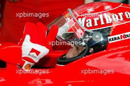 23.05.2002 Monte Carlo, Monaco, F1 in Monaco, Donnerstag, Training, Michael Schumacher (Ferrari) in der Box, Formel 1 Grand Prix (GP) von Monaco 2002 in Monte Carlo, Monaco c xpb.cc Email: info@xpb.cc, weitere Bilder auf der Datenbank: www.xpb.cc