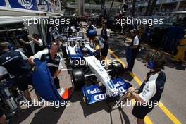 25.05.2002 Monte Carlo, Monaco, F1 in Monaco, Samstag, Training, Juan Pablo Montoya (BMW WilliamsF1) in der Box, Formel 1 Grand Prix (GP) von Monaco 2002 in Monte Carlo, Monaco c xpb.cc Email: info@xpb.cc, weitere Bilder auf der Datenbank: www.xpb.cc