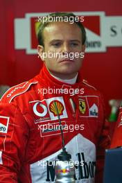 23.05.2002 Monte Carlo, Monaco, F1 in Monaco, Donnerstag, Training, Rubens Barrichello (Ferrari) in der Box, Formel 1 Grand Prix (GP) von Monaco 2002 in Monte Carlo, Monaco c xpb.cc Email: info@xpb.cc, weitere Bilder auf der Datenbank: www.xpb.cc