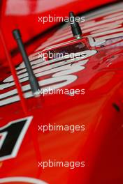 15.03.2002 Sepang, Malaysia, Freitagstraining, LÜFTUNGSEINLASS bei Michael Schumacher s Wagen (Ferrari), BOX, Boxengasse, Grand Prix, GP von Malaysia, Kuala Lumpur, KUL, Sepang, specials c xpb.cc Mail: info@xpb.cc  Datenbank: www.xpb.cc 