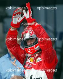 17.03.2002 Sepang, Malaysia, Park Ferme, Michael Schumacher (3ter), GP von Malaysia am Sonntag, Boxengasse, Grand Prix, Kuala Lumpur, KUL, Sepang. c xpb.cc Mail: info@xpb.cc  Datenbank: www.xpb.cc 