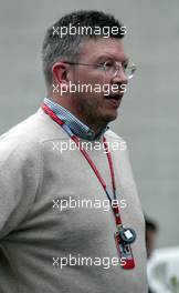 26.09.2002 Indianapolis, USA, F1 in Indianapolis, Donnerstag, Ross Brawn (Ferrari) im Paddock Bereich, Portrait, 2002 SAP United States Grand Prix - (USGP, Formel 1, USA, Grand Prix, GP). c xpb.cc - weitere Bilder auf der Datenbank unter www.xpb.cc - Email: info@xpb.cc