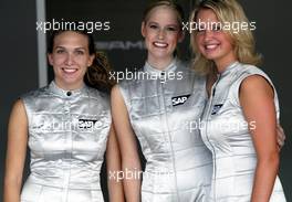 28.09.2002 Indianapolis, USA, F1 in Indianapolis, Samstag, SAP Gridgirls, 2002 SAP United States Grand Prix - (USGP, Formel 1, USA, Grand Prix, GP). c xpb.cc - weitere Bilder auf der Datenbank unter www.xpb.cc - Email: info@xpb.cc