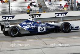 27.09.2002 Indianapolis, USA, F1 in Indianapolis, Freitag, Juan Pablo Montoya (BMW WilliamsF1, FW24, Nr. 06) auf der Strecke, 2002 SAP United States Grand Prix - (USGP, Formel 1, USA, Grand Prix, GP). c xpb.cc - weitere Bilder auf der Datenbank unter www.xpb.cc - Email: info@xpb.cc