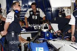 27.09.2002 Indianapolis, USA, F1 in Indianapolis, Freitag, Patrick Head (BMW WilliamsF1) in der Box, 2002 SAP United States Grand Prix - (USGP, Formel 1, USA, Grand Prix, GP). c xpb.cc - weitere Bilder auf der Datenbank unter www.xpb.cc - Email: info@xpb.cc