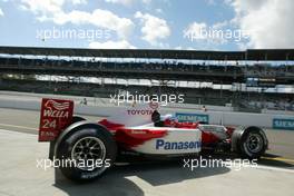 27.09.2002 Indianapolis, USA, F1 in Indianapolis, Freitag, Mika Salo (Toyota Racing) in der Box, 2002 SAP United States Grand Prix - (USGP, Formel 1, USA, Grand Prix, GP). c xpb.cc - weitere Bilder auf der Datenbank unter www.xpb.cc - Email: info@xpb.cc