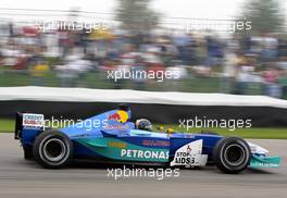 28.09.2002 Indianapolis, USA, F1 in Indianapolis, Samstag, Heinz Harald Frentzen (Sauber Petronas, C21, Nr. 08) auf der Strecke, 2002 SAP United States Grand Prix - (USGP, Formel 1, USA, Grand Prix, GP). c xpb.cc - weitere Bilder auf der Datenbank unter www.xpb.cc - Email: info@xpb.cc