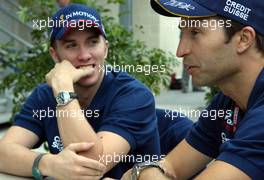 26.09.2002 Indianapolis, USA, F1 in Indianapolis, Donnerstag, Heinz Harald Frentzen (Sauber) und Nick Heidfeld beim Interview, 2002 SAP United States Grand Prix - (USGP, Formel 1, USA, Grand Prix, GP). c xpb.cc - weitere Bilder auf der Datenbank unter www.xpb.cc - Email: info@xpb.cc