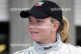 27.09.2002 Indianapolis, USA, F1 in Indianapolis, Freitag, Fotocall, US-Rennfahrerin SARAH FISHER im West McLaren Mercedes F1 Wagen vor der Box des Teams, 2002 SAP United States Grand Prix - (USGP, Formel 1, USA, Grand Prix, GP). c xpb.cc - weitere Bilder auf der Datenbank unter www.xpb.cc - Email: info@xpb.cc