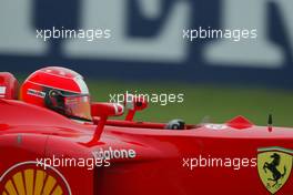 28.09.2002 Indianapolis, USA, F1 in Indianapolis, Samstag, Michael Schumacher (Ferrari, F2002, Nr. 01) auf der Strecke, 2002 SAP United States Grand Prix - (USGP, Formel 1, USA, Grand Prix, GP). c xpb.cc - weitere Bilder auf der Datenbank unter www.xpb.cc - Email: info@xpb.cc