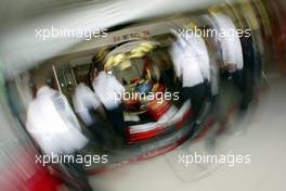 27.09.2002 Indianapolis, USA, F1 in Indianapolis, Freitag, Mika Salo (Toyota Racing) in der Box, 2002 SAP United States Grand Prix - (USGP, Formel 1, USA, Grand Prix, GP). c xpb.cc - weitere Bilder auf der Datenbank unter www.xpb.cc - Email: info@xpb.cc