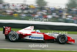 28.09.2002 Indianapolis, USA, F1 in Indianapolis, Samstag, Mika Salo (Toyota Racing, TF102, Nr. 22) auf der Strecke, 2002 SAP United States Grand Prix - (USGP, Formel 1, USA, Grand Prix, GP). c xpb.cc - weitere Bilder auf der Datenbank unter www.xpb.cc - Email: info@xpb.cc