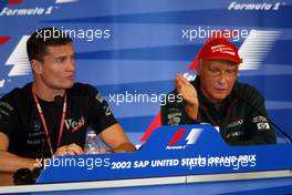 26.09.2002 Indianapolis, USA, F1 in Indianapolis, Donnerstag, FIA Pressekonferenz mit: David Coulthard (McLaren Mercedes), Niki Lauda (Jaguar), 2002 SAP United States Grand Prix - (USGP, Formel 1, USA, Grand Prix, GP). c xpb.cc - weitere Bilder auf der Datenbank unter www.xpb.cc - Email: info@xpb.cc