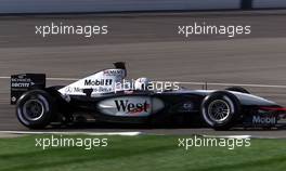 27.09.2002 Indianapolis, USA, F1 in Indianapolis, Freitag, US-Rennfahrerin SARAH FISHER fährt im West McLaren Mercedes F1 Wagen einige Demonstrationsrunden auf der Stecke, 2002 SAP United States Grand Prix - (USGP, Formel 1, USA, Grand Prix, GP). c xpb.cc - weitere Bilder auf der Datenbank unter www.xpb.cc - Email: info@xpb.cc