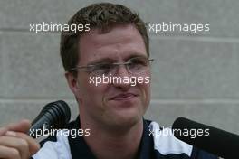 26.09.2002 Indianapolis, USA, F1 in Indianapolis, Donnerstag, Ralf Schumacher (BMW WilliamsF1) im Paddock Bereich, Portrait, 2002 SAP United States Grand Prix - (USGP, Formel 1, USA, Grand Prix, GP). c xpb.cc - weitere Bilder auf der Datenbank unter www.xpb.cc - Email: info@xpb.cc