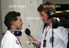 27.09.2002 Indianapolis, USA, F1 in Indianapolis, Freitag, Dr. Mario Theissen beim Interview, 2002 SAP United States Grand Prix - (USGP, Formel 1, USA, Grand Prix, GP). c xpb.cc - weitere Bilder auf der Datenbank unter www.xpb.cc - Email: info@xpb.cc