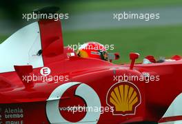 28.09.2002 Indianapolis, USA, F1 in Indianapolis, Samstag, Michael Schumacher (Ferrari, F2002, Nr. 01) auf der Strecke, 2002 SAP United States Grand Prix - (USGP, Formel 1, USA, Grand Prix, GP). c xpb.cc - weitere Bilder auf der Datenbank unter www.xpb.cc - Email: info@xpb.cc