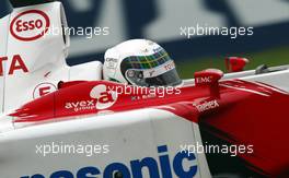 28.09.2002 Indianapolis, USA, F1 in Indianapolis, Samstag, Allan McNish (Toyota Racing, TF102, Nr. 23) auf der Strecke, 2002 SAP United States Grand Prix - (USGP, Formel 1, USA, Grand Prix, GP). c xpb.cc - weitere Bilder auf der Datenbank unter www.xpb.cc - Email: info@xpb.cc