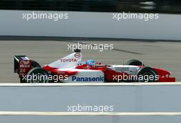 27.09.2002 Indianapolis, USA, F1 in Indianapolis, Freitag, Mika Salo (Toyota Racing, TF102, Nr. 22) auf der Strecke, 2002 SAP United States Grand Prix - (USGP, Formel 1, USA, Grand Prix, GP). c xpb.cc - weitere Bilder auf der Datenbank unter www.xpb.cc - Email: info@xpb.cc