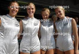 28.09.2002 Indianapolis, USA, F1 in Indianapolis, Samstag, SAP Gridgirls, 2002 SAP United States Grand Prix - (USGP, Formel 1, USA, Grand Prix, GP). c xpb.cc - weitere Bilder auf der Datenbank unter www.xpb.cc - Email: info@xpb.cc