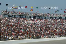 29.09.2002 Indianapolis, USA, F1 in Indianapolis, Sonntag 29.09.2002, Fans, Feature, 2002 SAP United States Grand Prix - (USGP, Formel 1, USA, Grand Prix, GP). c xpb.cc - weitere Bilder auf der Datenbank unter www.xpb.cc - Email: info@xpb.cc