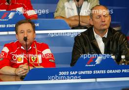 27.09.2002 Indianapolis, USA, F1 in Indianapolis, Freitag, FIA Pressekonferenz, Jean Todt (Ferrari), Ron Dennis (McLaren), 2002 SAP United States Grand Prix - (USGP, Formel 1, USA, Grand Prix, GP). c xpb.cc - weitere Bilder auf der Datenbank unter www.xpb.cc - Email: info@xpb.cc