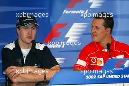 27.09.2002 Indianapolis, USA, F1 in Indianapolis, Freitag, FIA Pressekonferenz, Ralf Schumacher (BMW WilliamsF1) und Michael Schumacher (Ferrari), 2002 SAP United States Grand Prix - (USGP, Formel 1, USA, Grand Prix, GP). c xpb.cc - weitere Bilder auf der Datenbank unter www.xpb.cc - Email: info@xpb.cc